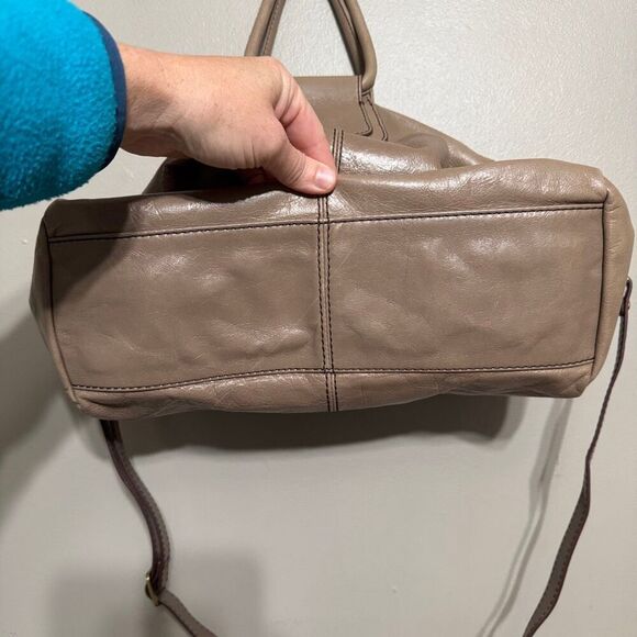 Hobo Shelia large satchel in beige tan color - Picture 6 of 9